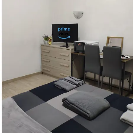 Lägenhet Golden - Entire For 6 People With Private Garden And Garage - Close To Metro C *