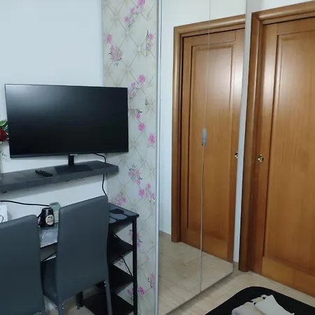 Golden - Entire For 6 People With Private Garden And Garage - Close To Metro C *