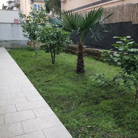 Golden - Entire For 6 People With Private Garden And Garage - Close To Metro C * Rom