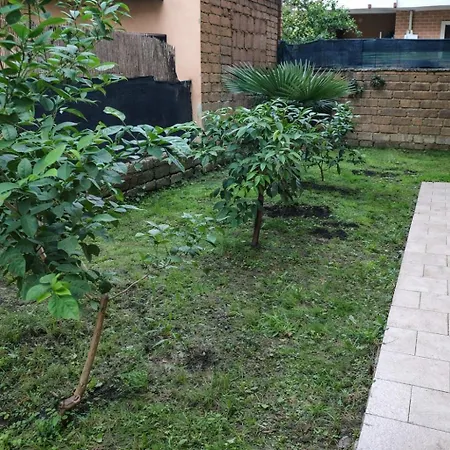 Golden - Entire For 6 People With Private Garden And Garage - Close To Metro C Lägenhet