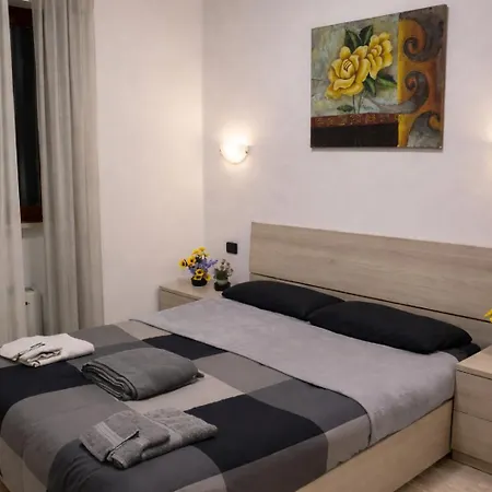 Golden - Entire For 6 People With Private Garden And Garage - Close To Metro C *