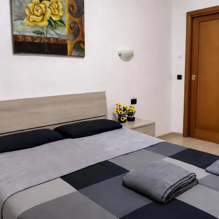 Lägenhet Golden - Entire For 6 People With Private Garden And Garage - Close To Metro C