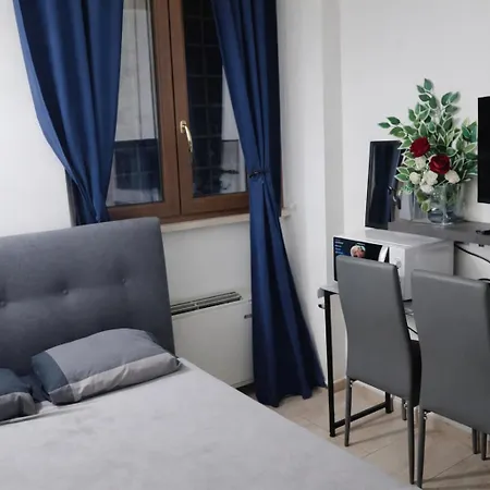 Lägenhet Golden - Entire For 6 People With Private Garden And Garage - Close To Metro C
