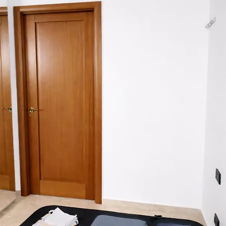 Golden - Entire For 6 People With Private Garden And Garage - Close To Metro C Lägenhet *