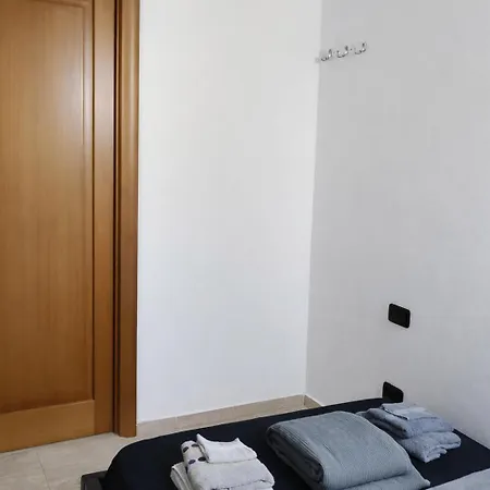 Lägenhet Golden - Entire For 6 People With Private Garden And Garage - Close To Metro C
