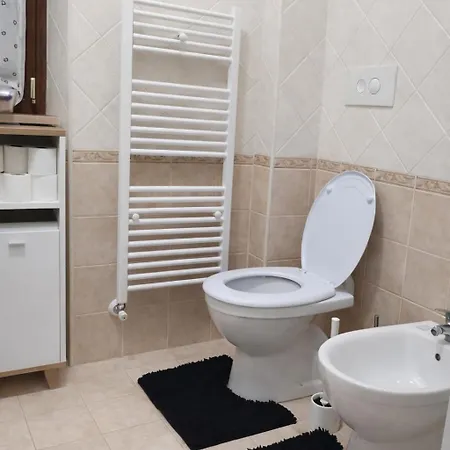 Lägenhet Golden - Entire For 6 People With Private Garden And Garage - Close To Metro C